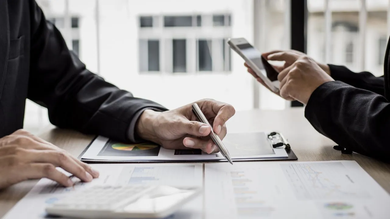 businessman making a deal with investor at a desk